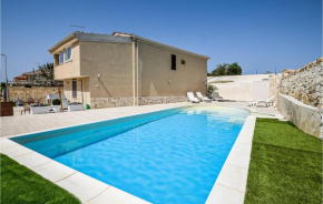 Гостиница Beautiful home in Ragusa with Outdoor swimming pool, WiFi and 2 Bedrooms, Рагуза